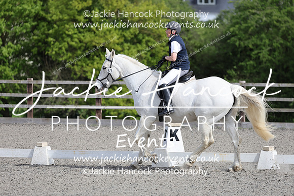 R6JH1570